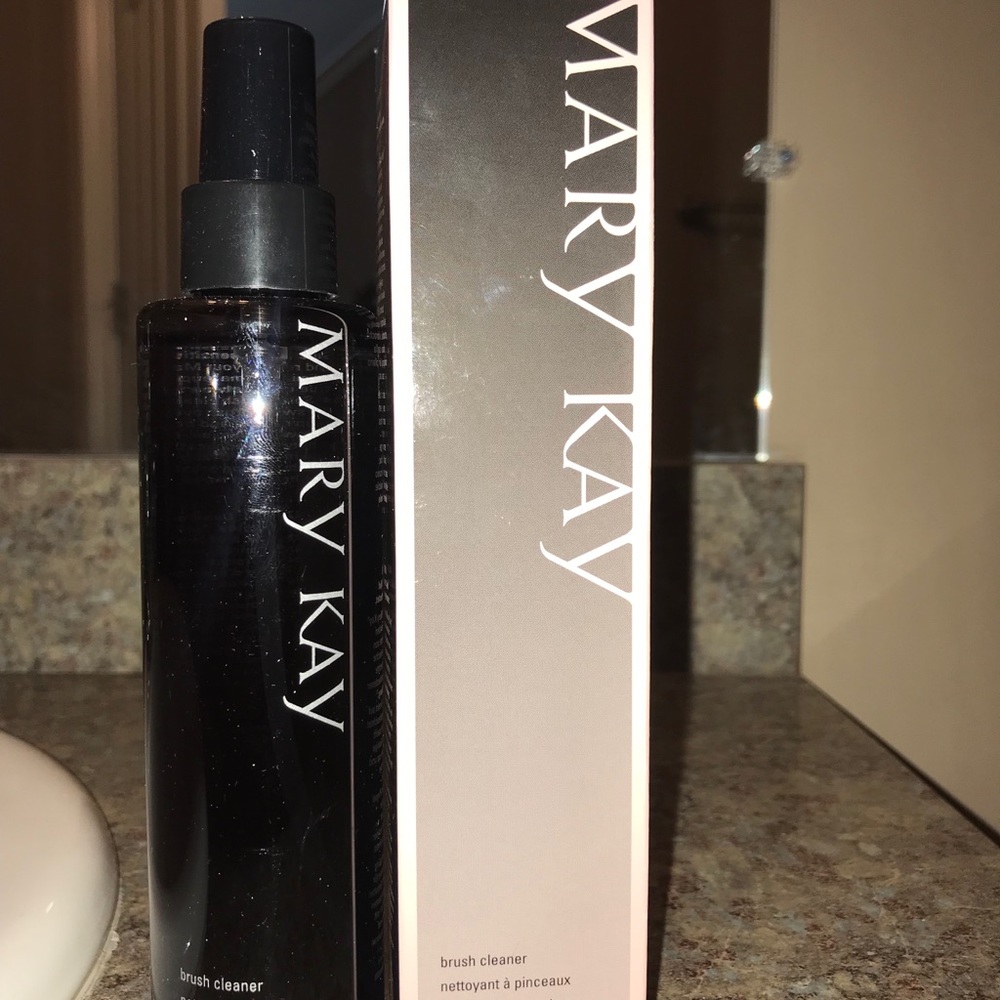 Brush Cleaner by MaryKay